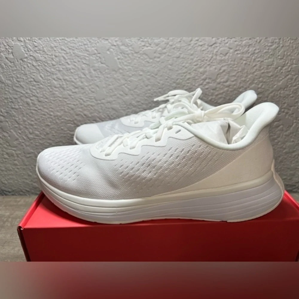 Lane Eight women’s Relay Trainer running shoe sneakers white size 8.5 &‎ 9.5